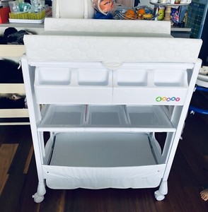 4baby bath and change table