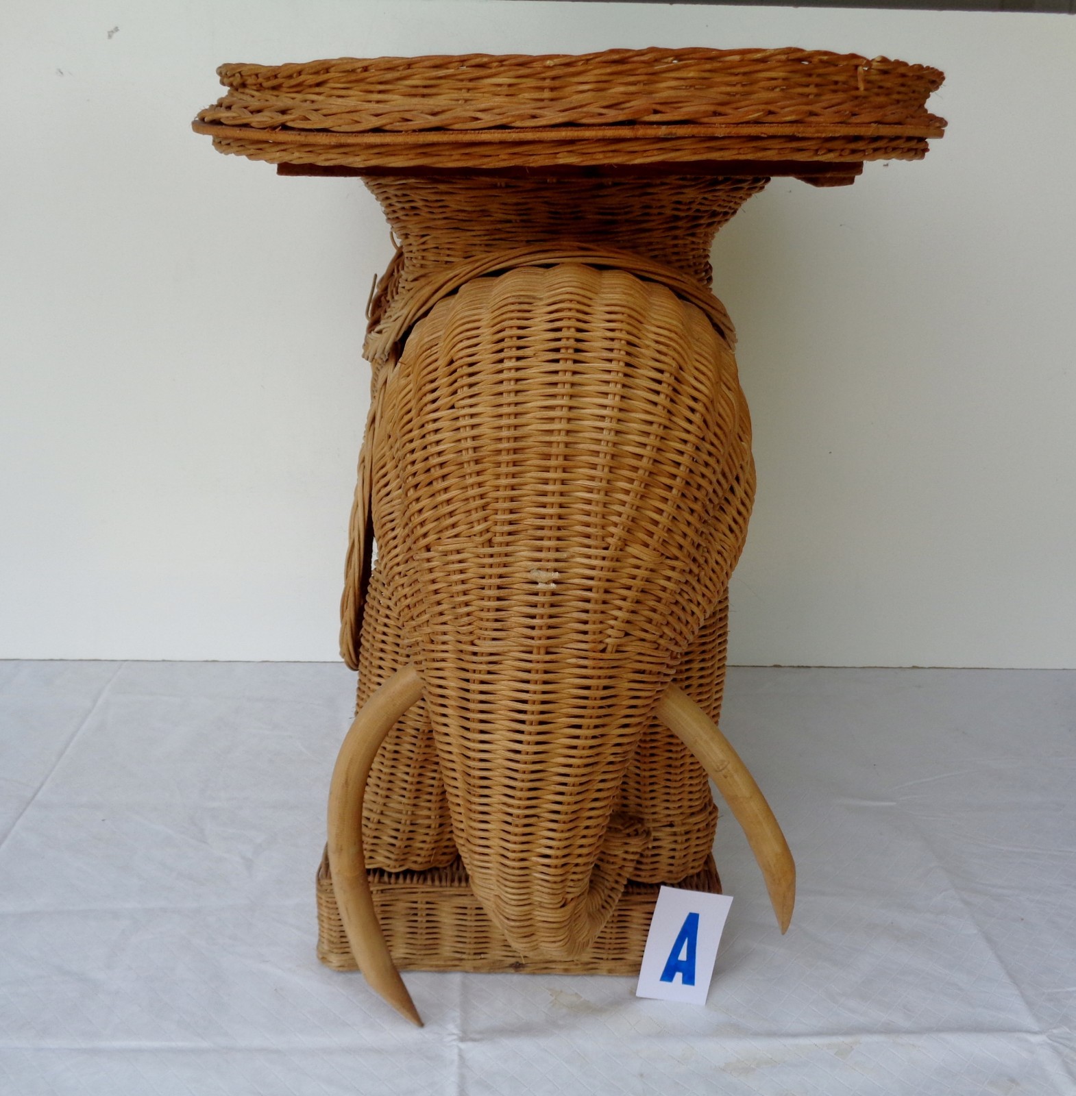 VINTAGE WICKER RATTAN ELEPHANT SIDE TABLE W REMOVABLE TRAY TOP & TUSKS STAND #A