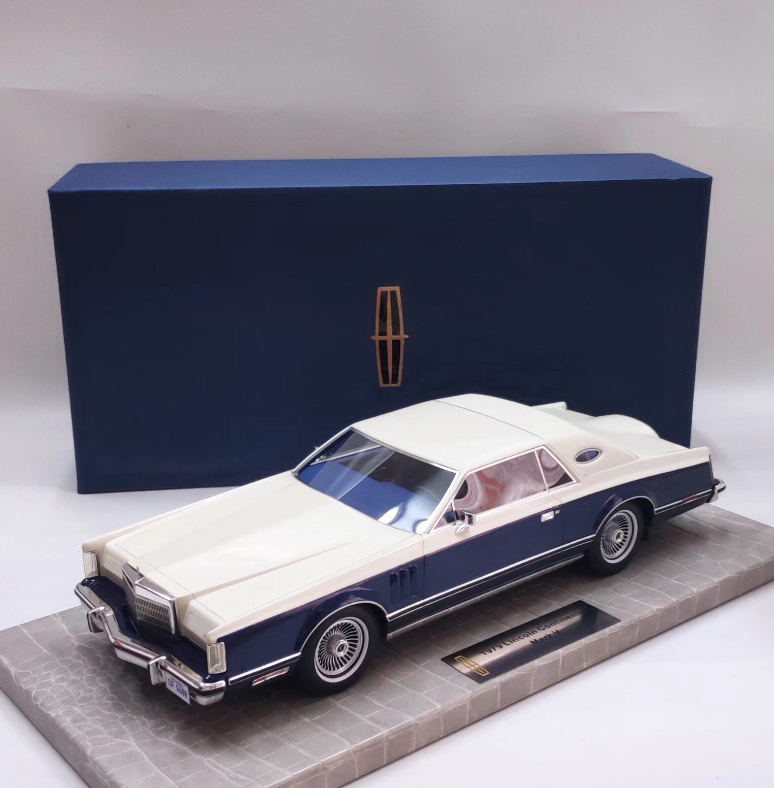 105-005 AMC 1/18 リンカーン Continental MarkV $_57.JPG?set_id=880000500F