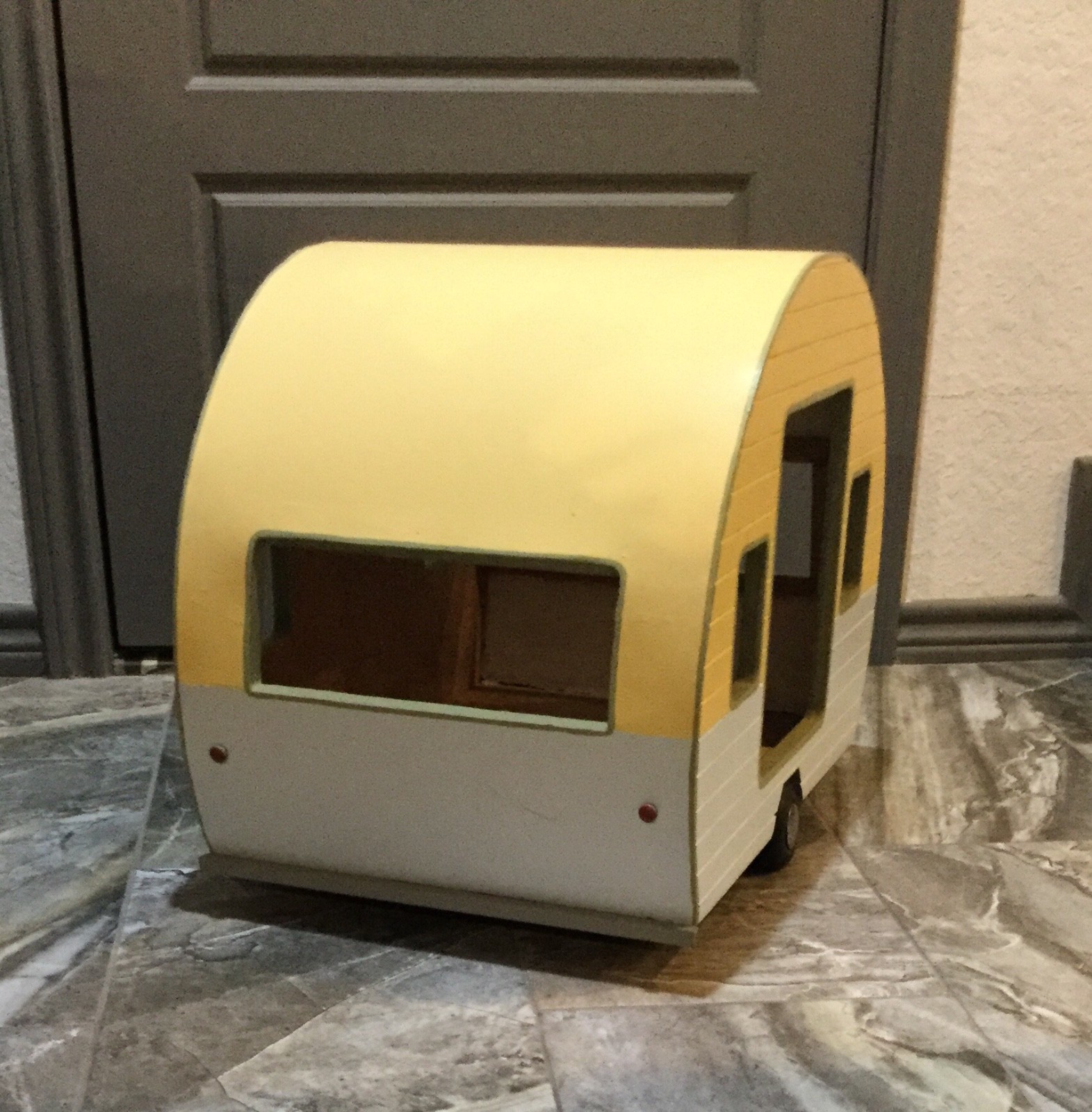 Dog  Camper (house)