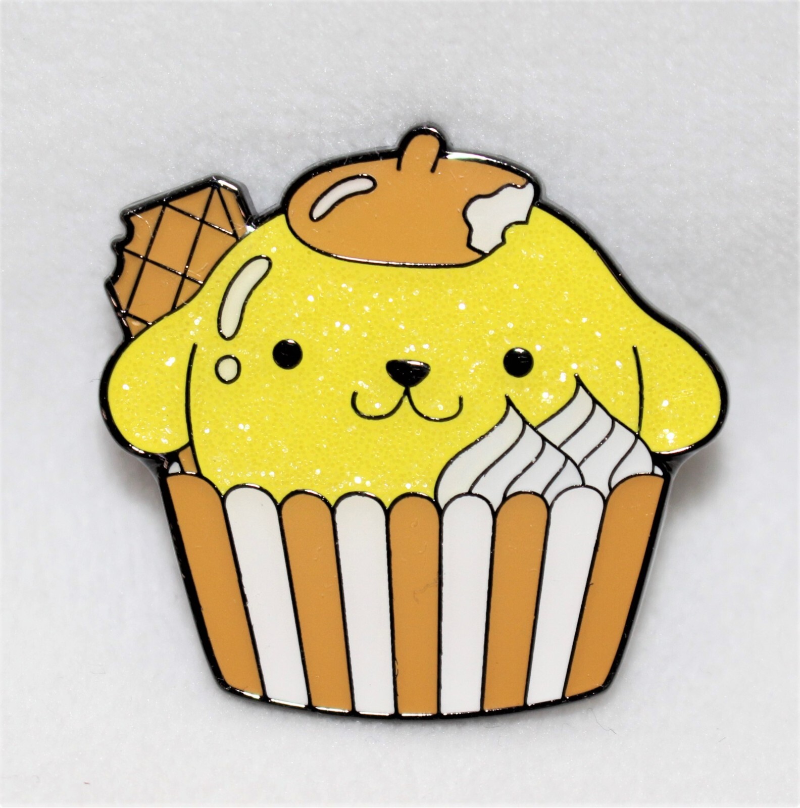 Sanrio 2023 Hello Kitty & Friends Cupcake Glitter Pin Blind