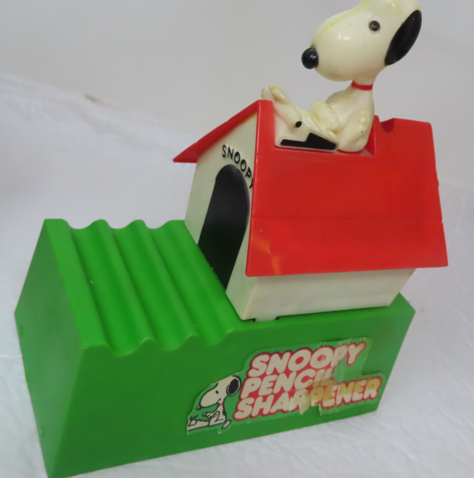 SNOOPY - skyler3494  Vintage- Snoopy - Peanuts - Pencil Sharpener - 1968 Missing