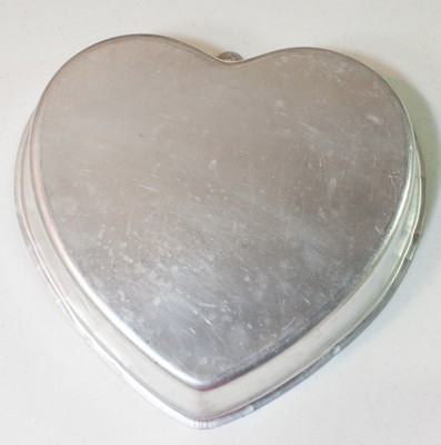 Wilton 1980's Novelty Cake Pans & Cake Top: Heart, Horse (2), Balloon Pan