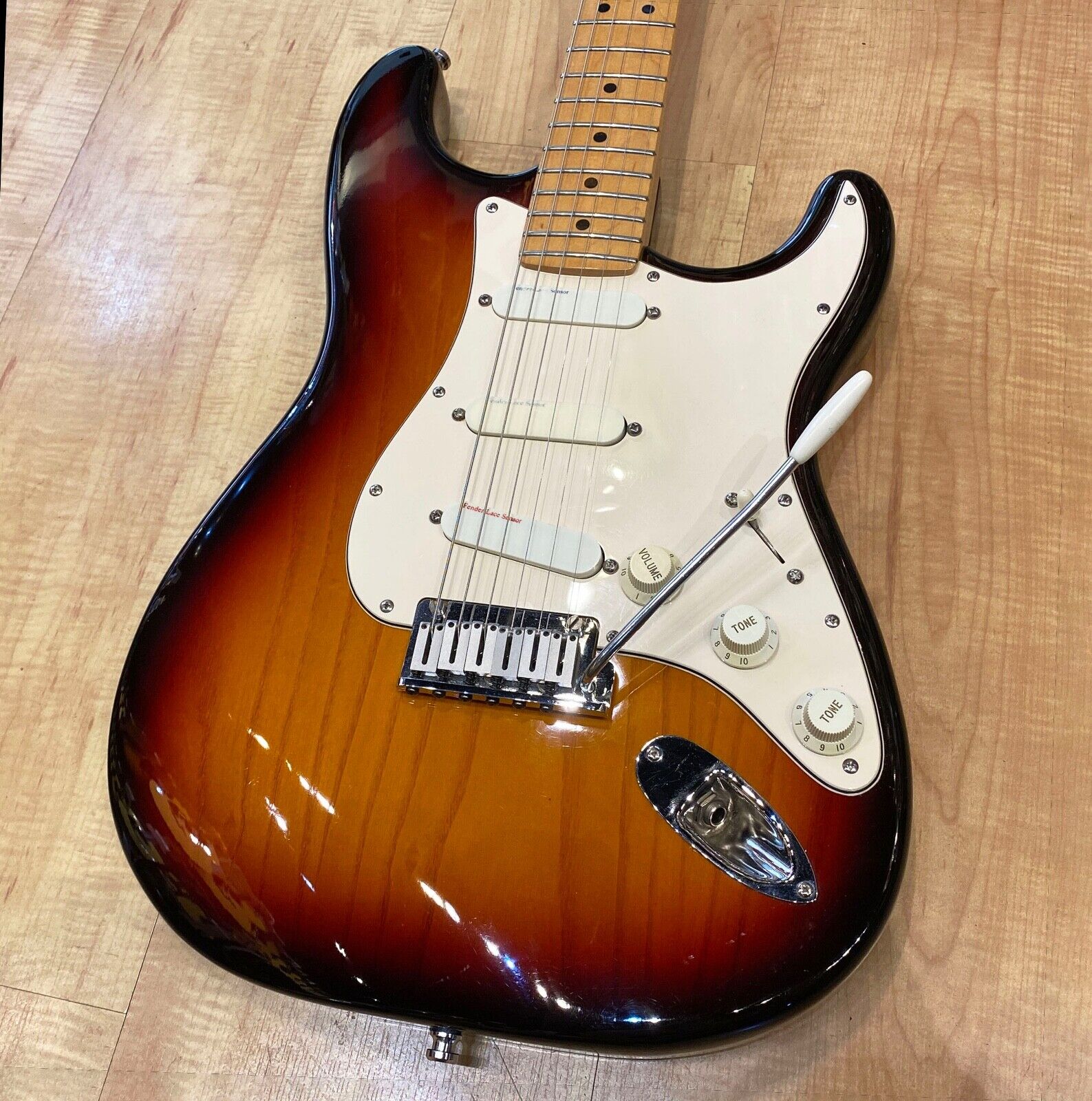 Fender American Strat Plus Deluxe Electric Guitar 3 Color Fender American Strat Plus Deluxe Electric Guitar 3 Color