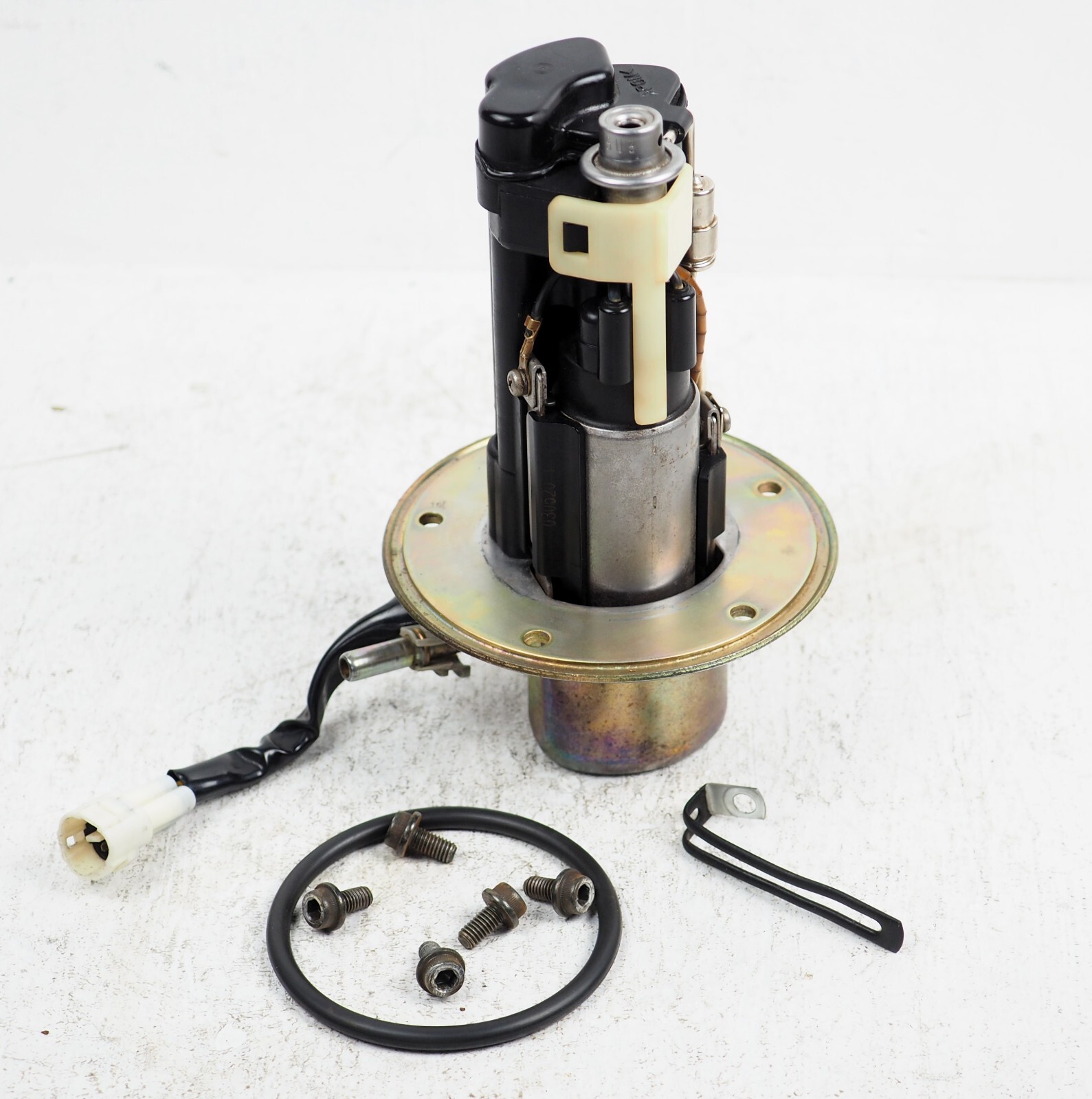 15100-35F30 Fuel Pump Assembly Suitable For Suzuki SV1000S K3