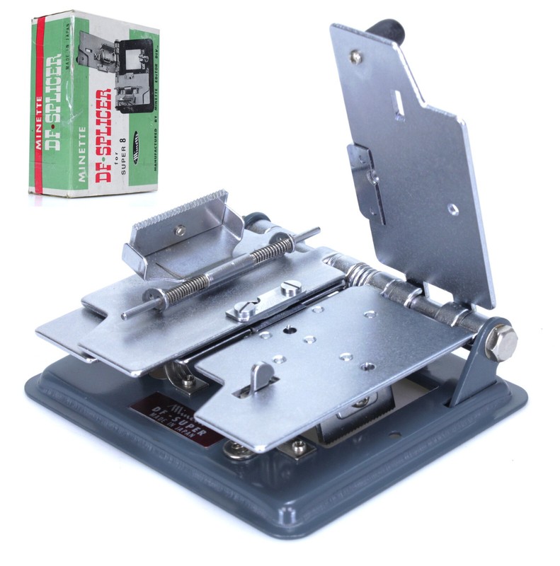 Minette Df Spicel  Ancienne Colleuse Super 8 (RÃ©F#F-980)