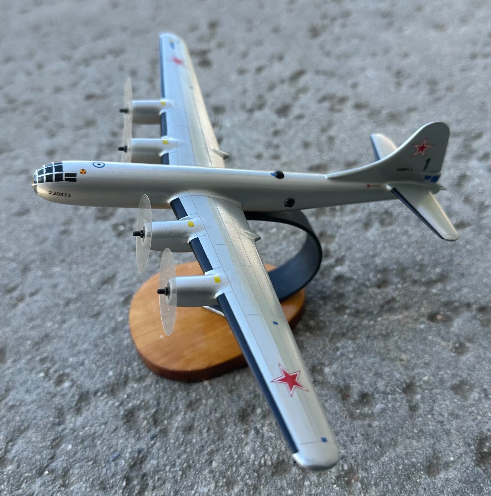 ヘルパー1/200 Tupolev TU154M　ダイカスト製品 ヘルパー1/200 Tupolev TU154M ダイカスト製品 - メルカリ