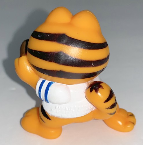 Vintage United Syndicate 1981 GARFIELD FOOTBALL PLAYER ~ 2