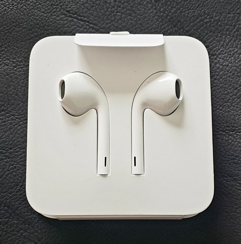 OEM Apple EarPods with Lightning Connector In Ear Canal