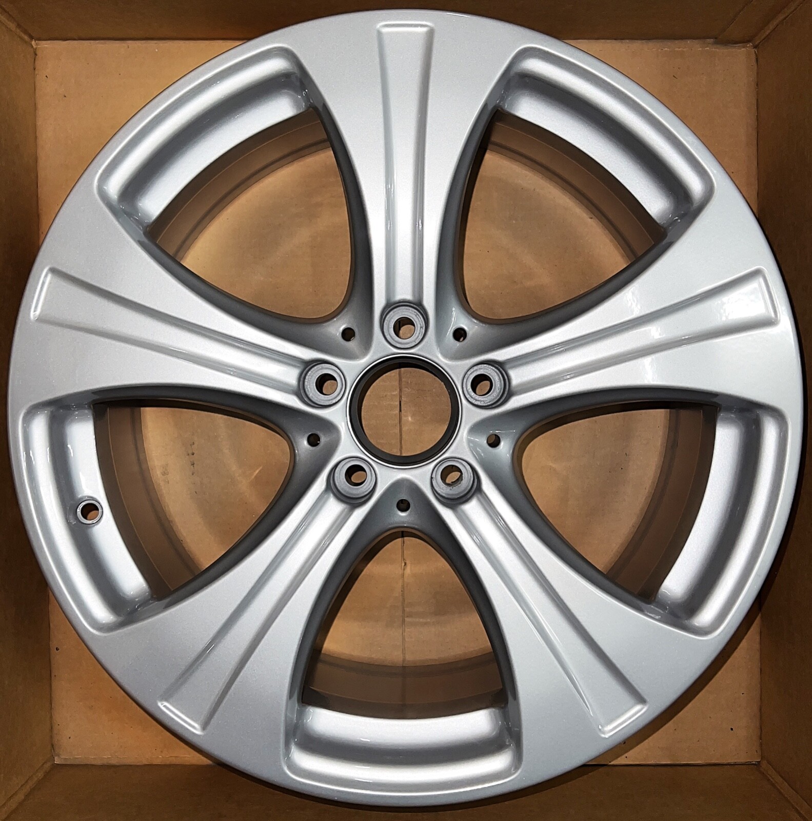 マスター級カビゴン 2016-2019 Mercedes GLC 18x8 Factory OEM Rim 85482 2534010800