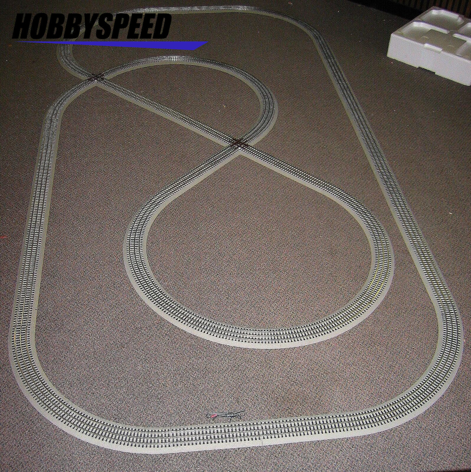 LIONEL TRAIN DELUXE FASTRACK PACK 5X10 FEET Layout Display