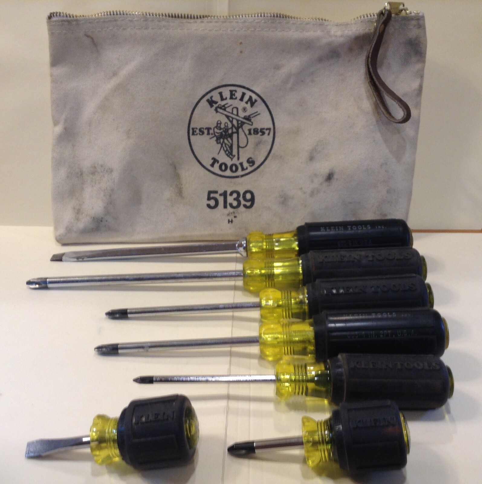 KLEIN 7 Pc Cushion Grip Phillips / Flat, Stubby, Screwdrivers in Canvas 5139 Bag