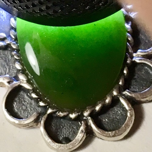 ANTIQUE SOUTHWEST LARGE IMPERIAL GREEN JADE JADEITE STERLING SILVER PENDANT 7.6g