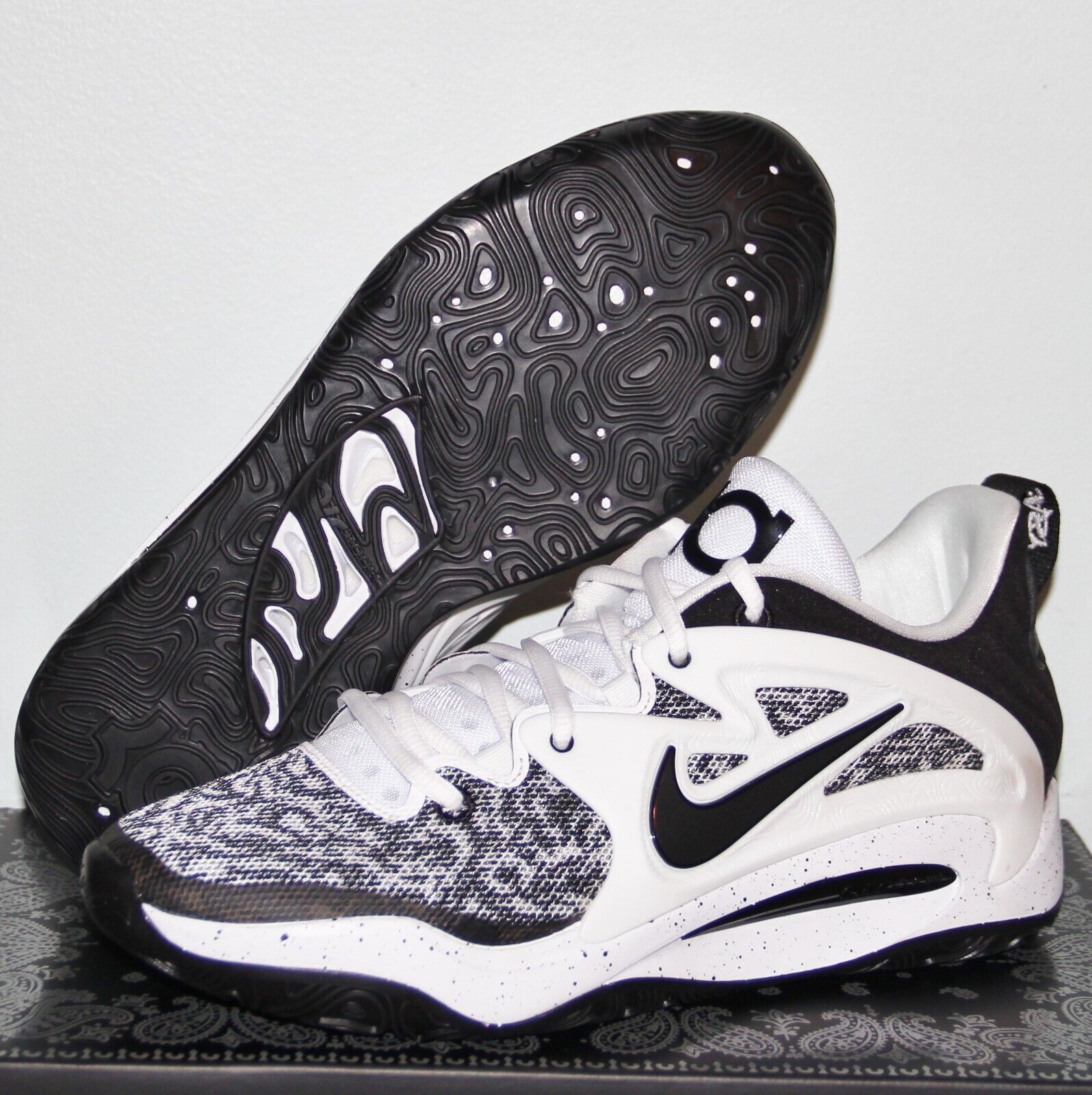 Nike KD 15 White Black Speckled Basketball Shoes Mens 10 12 Nike KD 15 White Black Speckled Basketball Shoes Mens 10 12