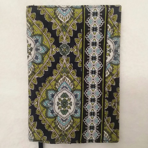 VERA BRADLEY PAPERBACK BOOK COVER CAMBRIDGE RETIRED EXCELLENT CONDITION