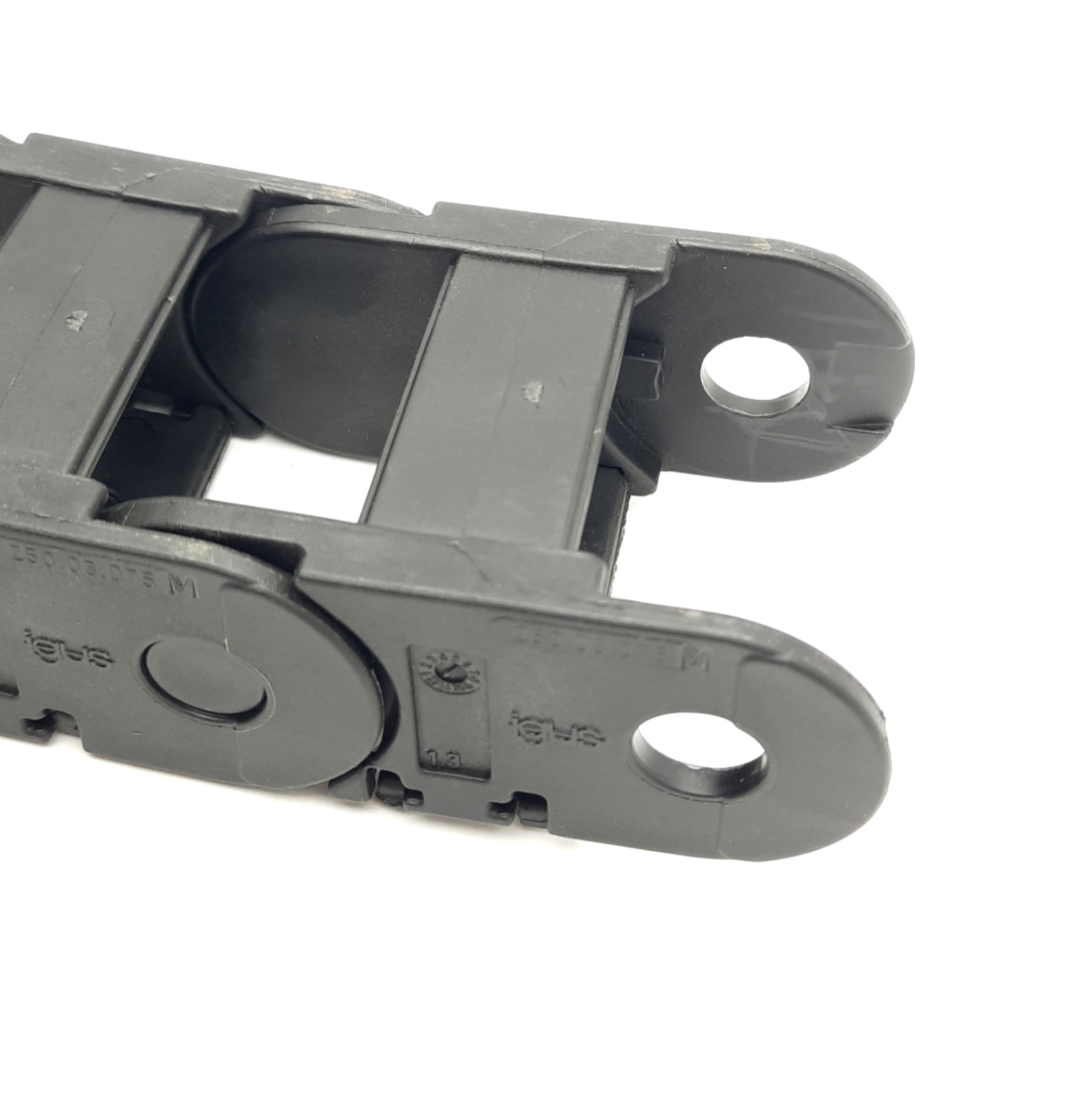 Igus 250.03.075M E-Chain Energy Drag Chain, 31 Links, 56" Length, 1.5" Width