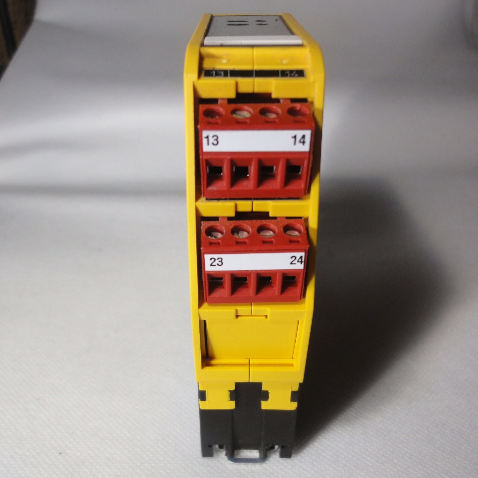Купить Реле безопасности IFM Electronic SAFETY SWITCH GEAR /g1501s в