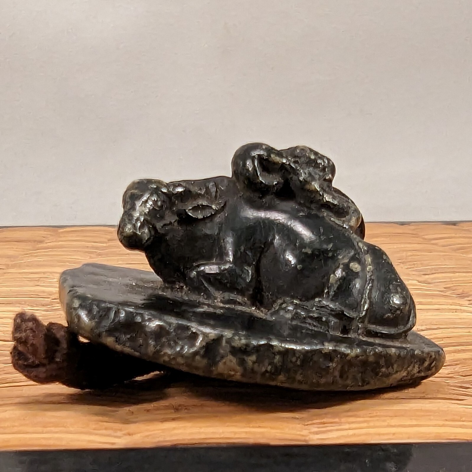 根付(netsuke) 犬の値付　友重作　木製　江戸時代 根付(netsuke) 犬の値付 友重作 木製 江戸時代