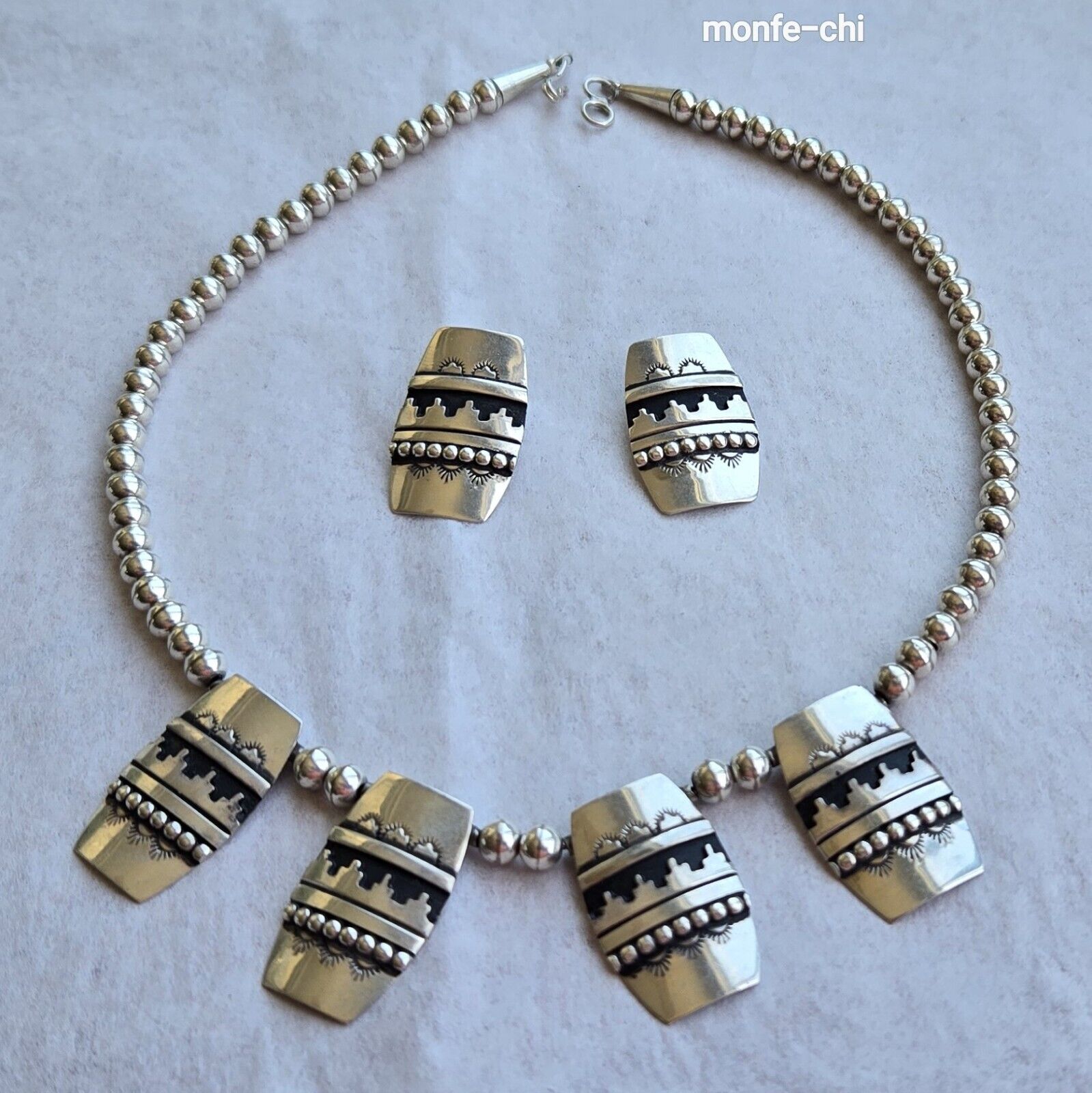 GUARANTEED AUTHENTIC VINTAGE NAVAJO THOMAS SINGER HOGAN BRACELET GUARANTEED AUTHENTIC VINTAGE NAVAJO THOMAS SINGER HOGAN BRACELET