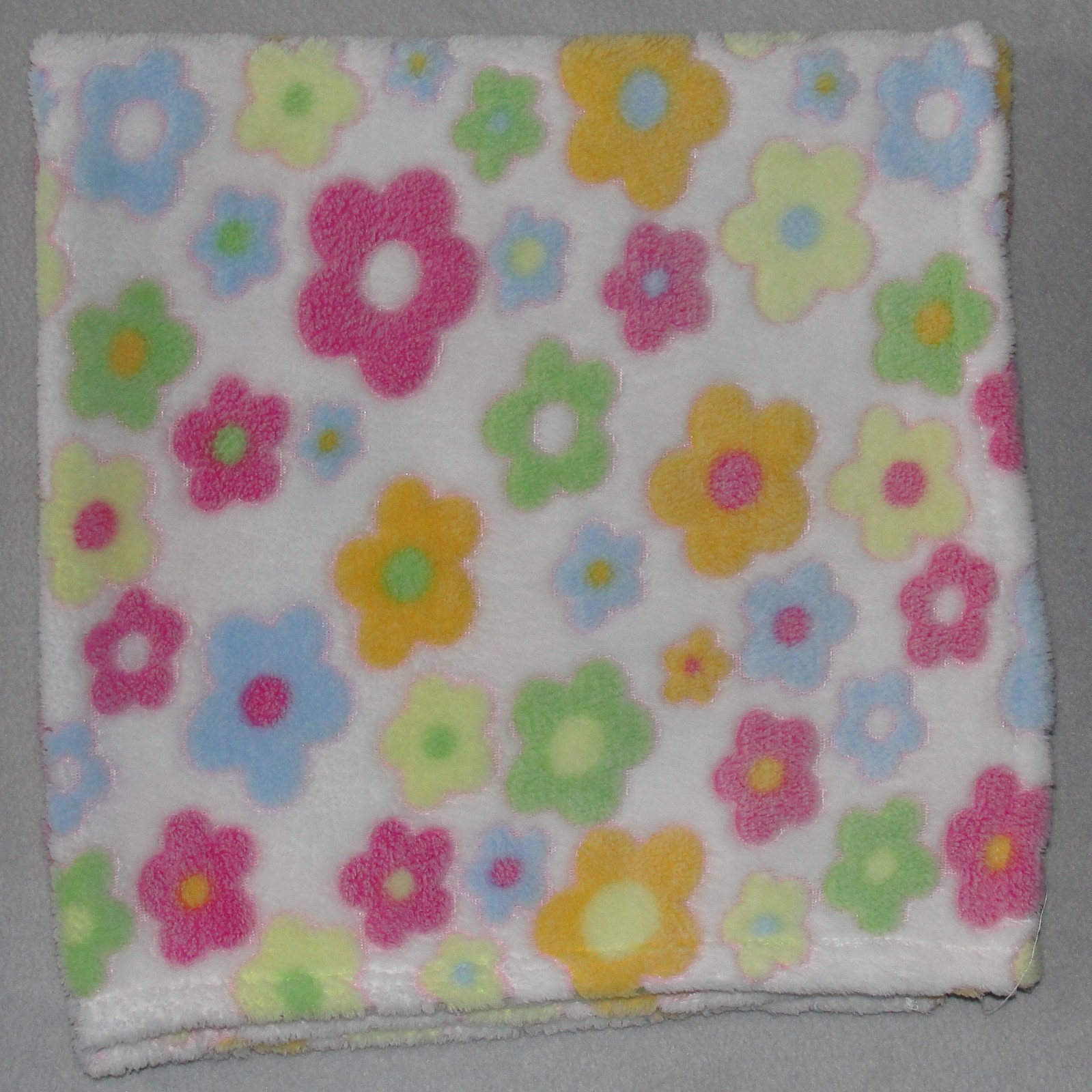 UPC 632878109389 product image for Little Beginnings Sculpted Flower Baby Blanket White Fleece | upcitemdb.com