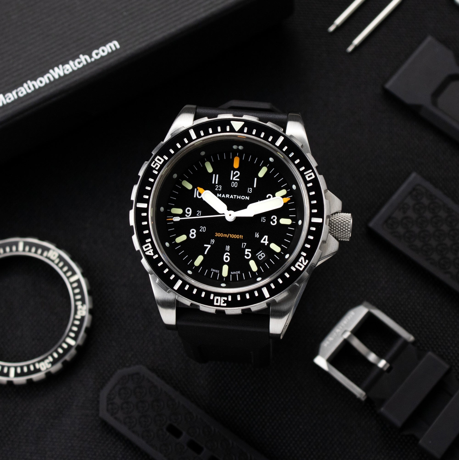 Pre-owned Marathon 46mm Jumbo Diver's Quartz (jsar) 316l Steel Wristwatch 3-pc Strap -