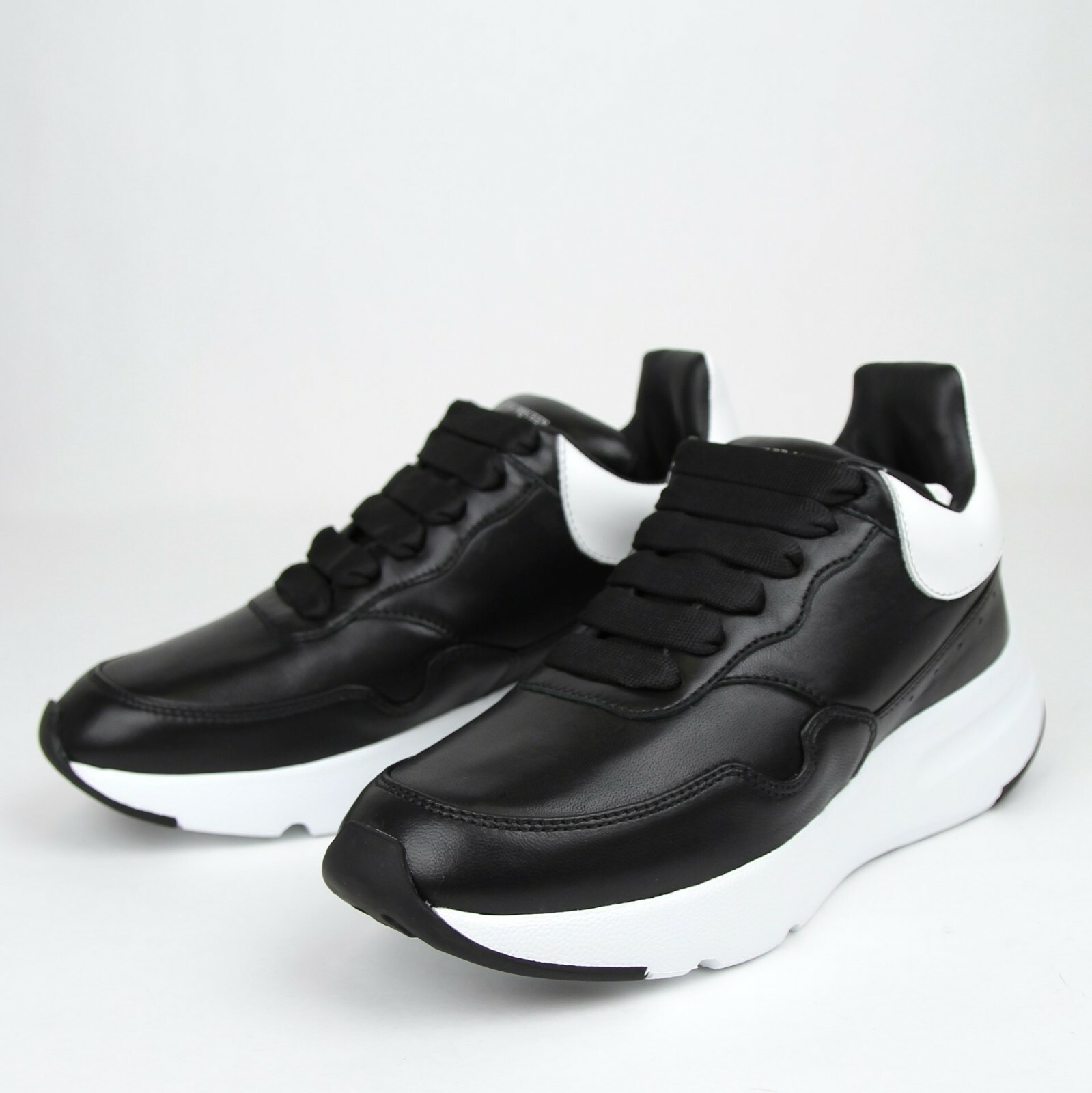 Pre-owned Alexander Mcqueen $590  Women's Black/white Leather Runner Sneaker 520014 1070