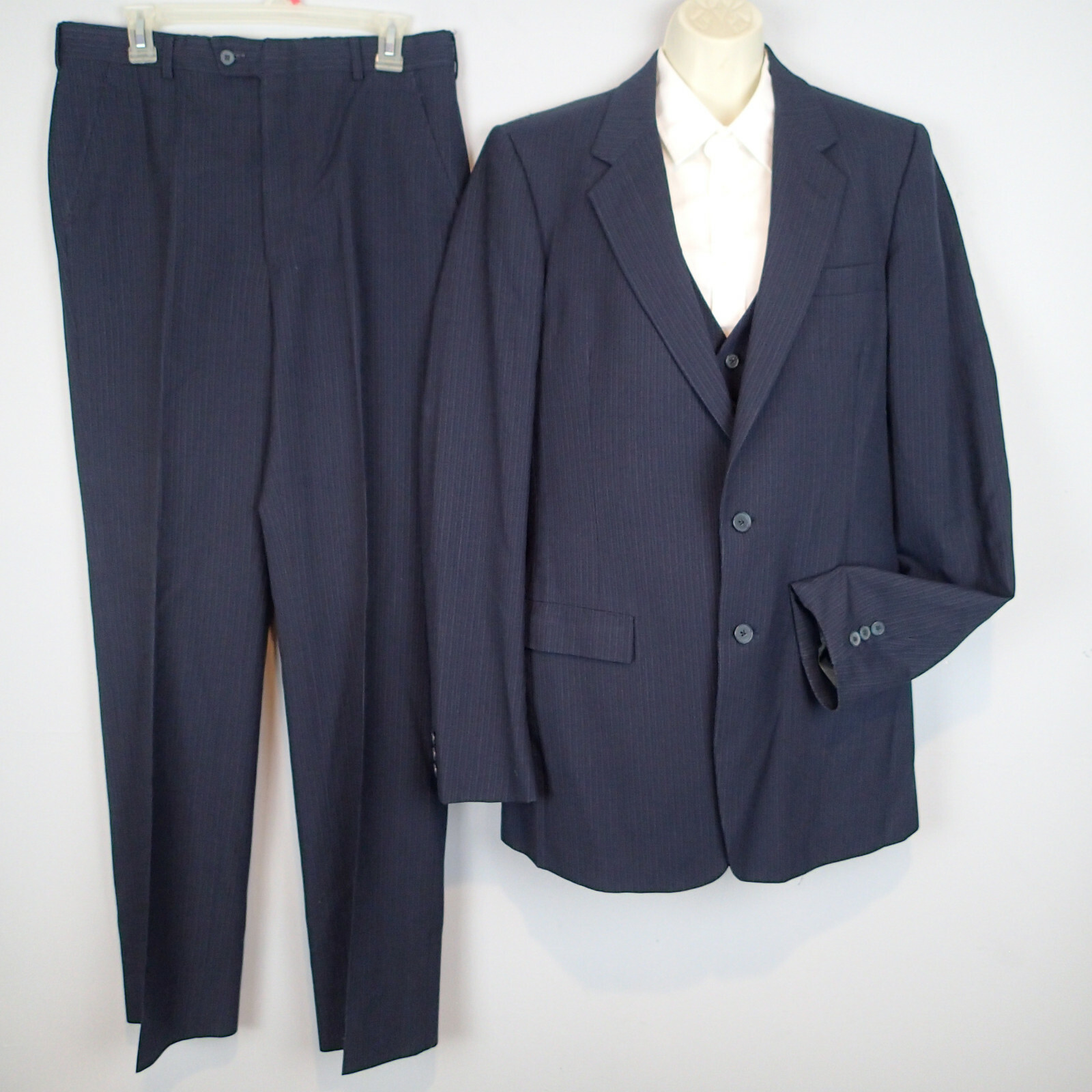 vtg CHRISTIAN DIOR NAVY BLUE WOOL STRIPE 3 Pc SUIT 40L vtg CHRISTIAN DIOR NAVY BLUE WOOL STRIPE 3 Pc SUIT 40L