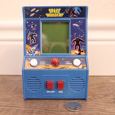 Taito 2016 Space Invaders small electronic arcade style game, Works !!!