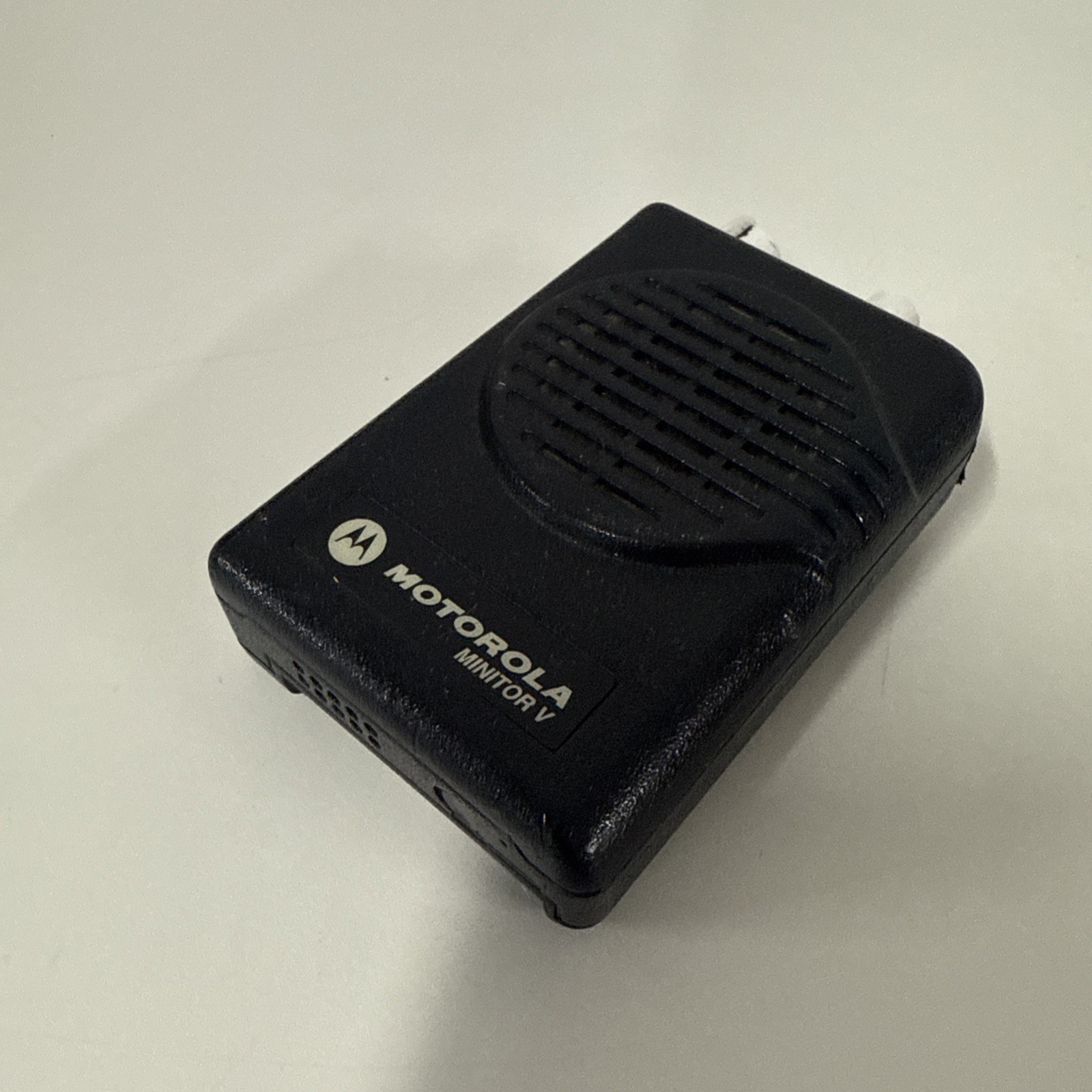 MOTOROLA MINITOR V 5 2Ch VHF 151-159Mhz NON-STORED VOICE PAGER
