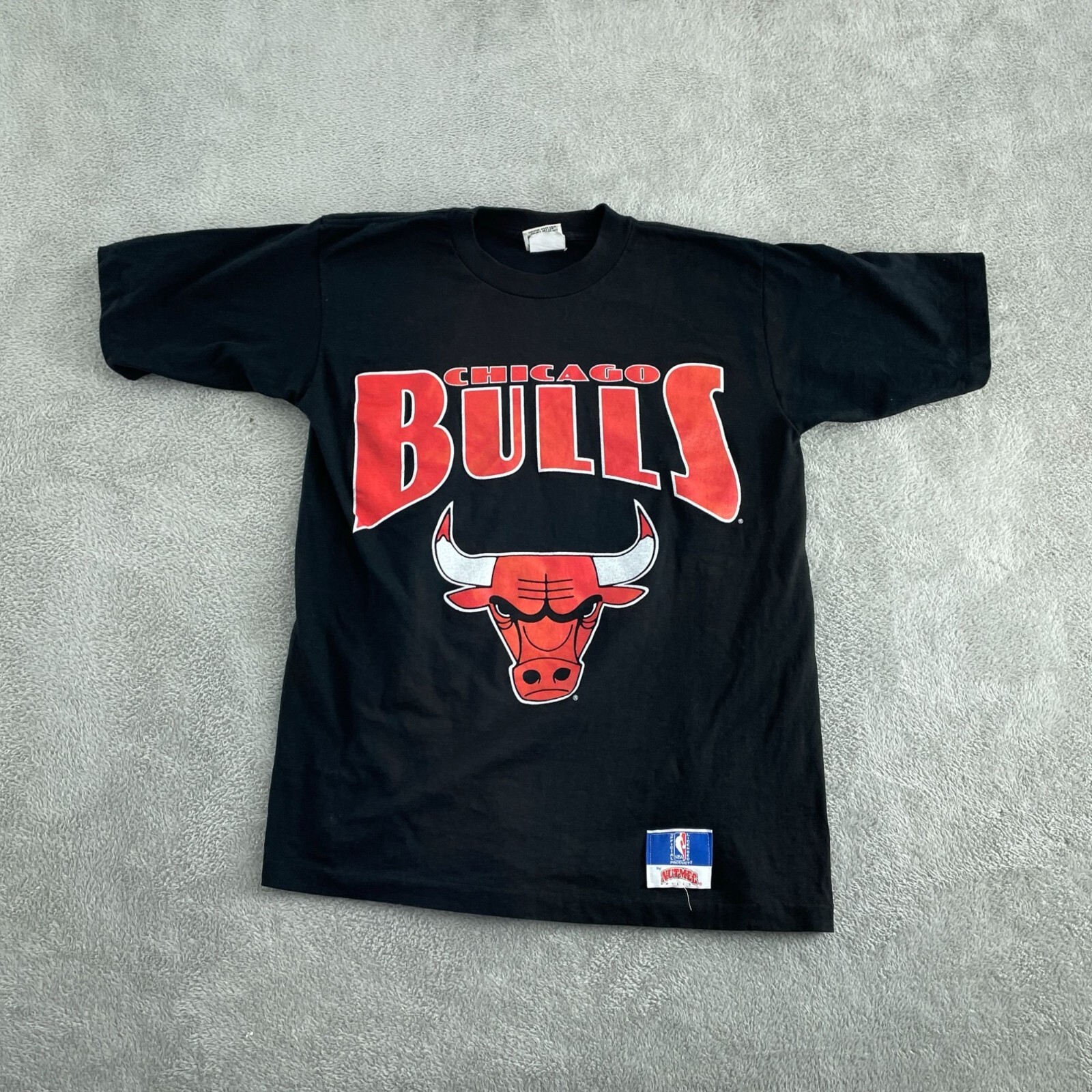 ヴィンテージ 1993 Nutmeg Chicago tシャツ Tシャツ レア Vintage 1993 Chicago Bulls NBA Nutmeg Faded Black T-shirt Sz