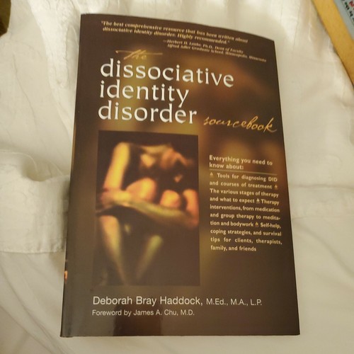 洋書 Dissociation and theDissociativeDisorder Amazon.com
