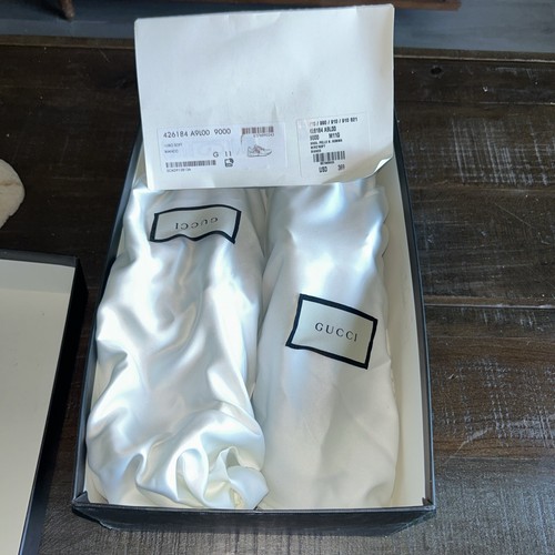 GUCCI Low-Cut Sneakers WHT 426184 With Box Store Display GUCCI Low-Cut Sneakers WHT 426184 With Box Store Display