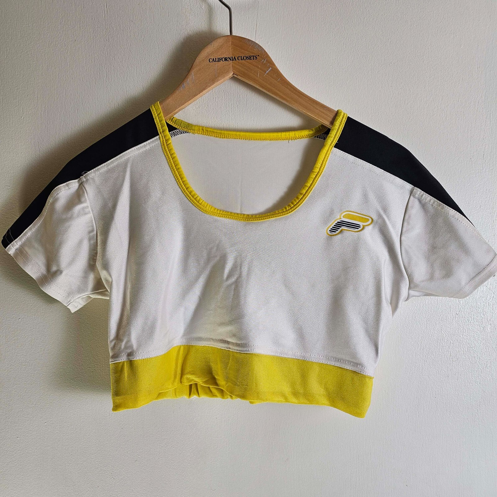 トップス 90 Logo Girl Cropped Tee white yellow 90 Logo Girl Cropped Tee – YZ