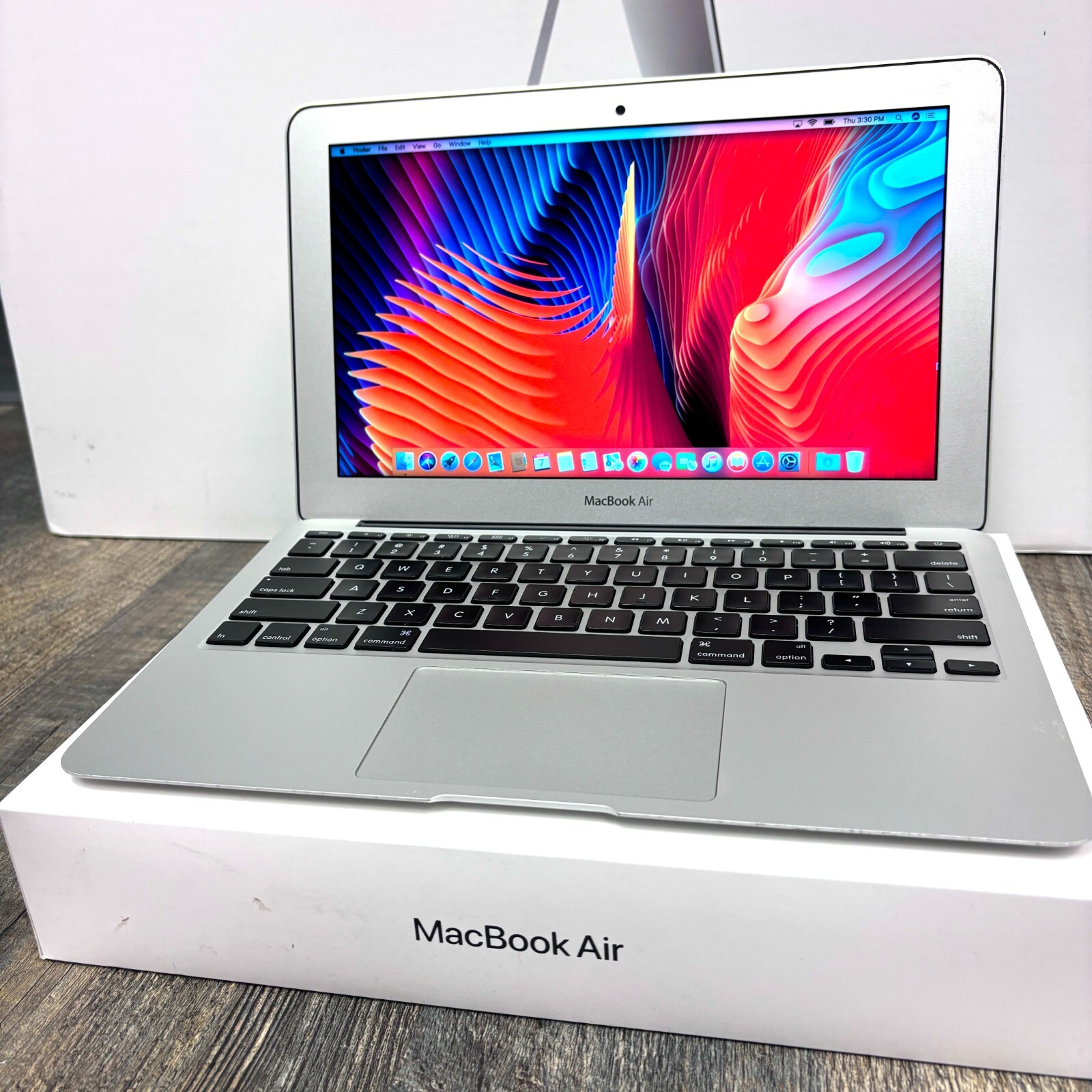 Apple MacBook Air Laptop - 3 YEAR WARRANTY - FREE SHIPPING - FACETIME - WIFI