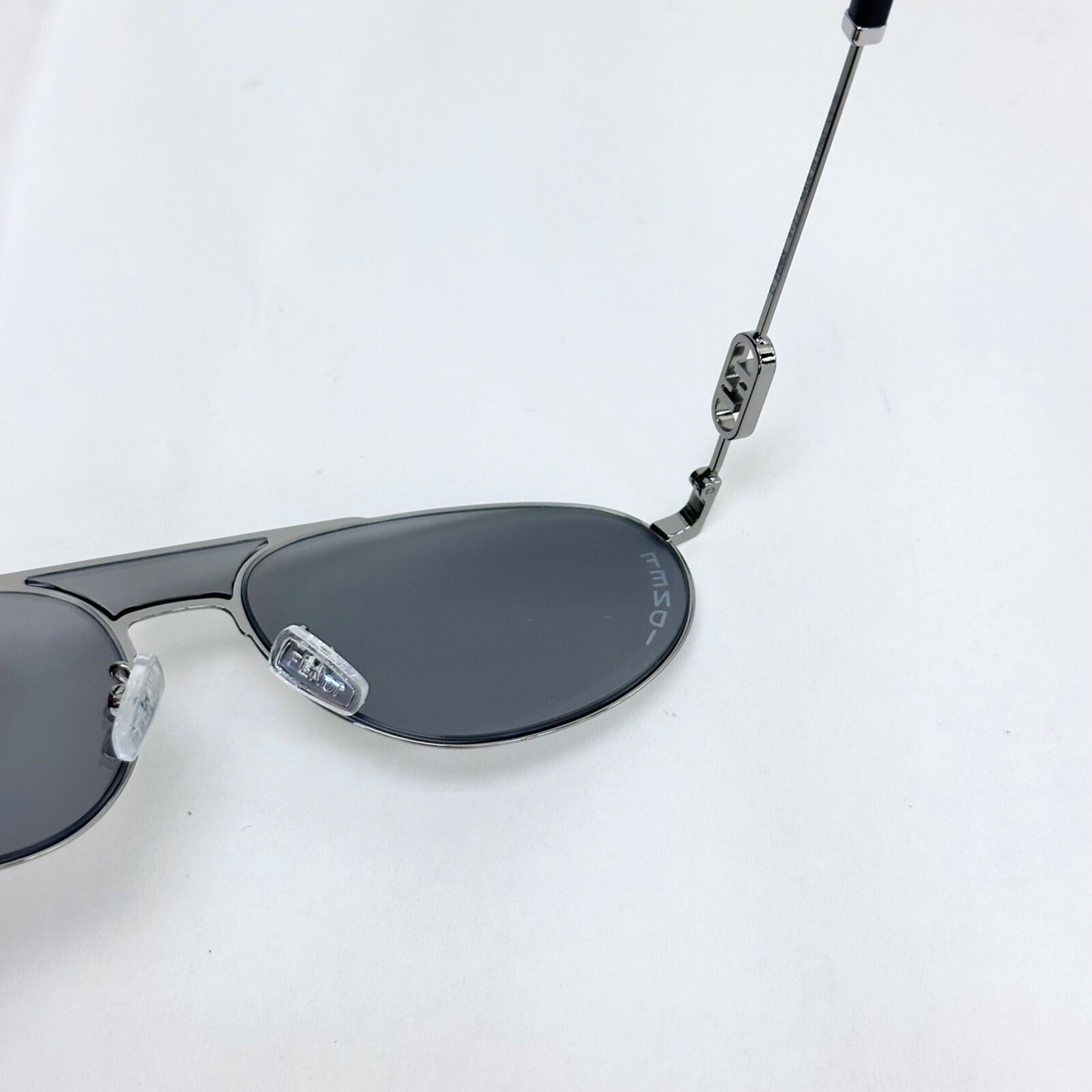 Pre-owned Fendi O'lock 40072 Ruthenium Silver Ff Lock Logo Unisex Metal Sunglass Fe40072u