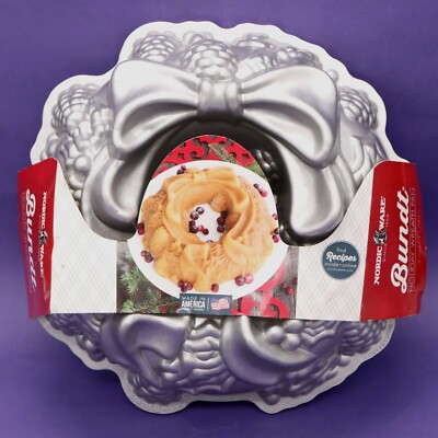 Nordic Ware Holiday Wreath Bundt Cake Mold Cast Aluminum Pan 9 Cups/2.1 Liters