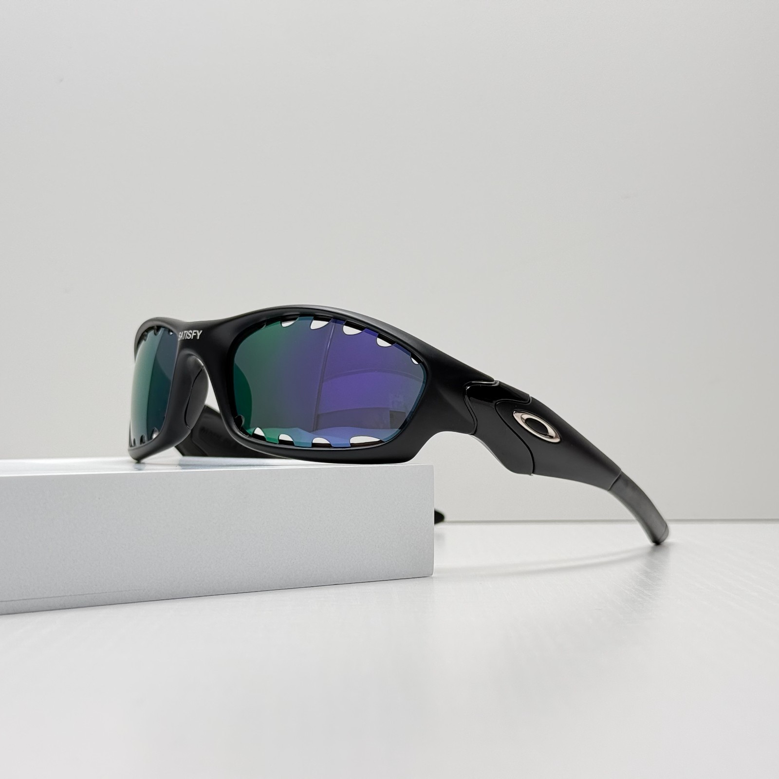 Oakley Oakley x Satisfy Straight Jacket サンド x SATISFY Straight 