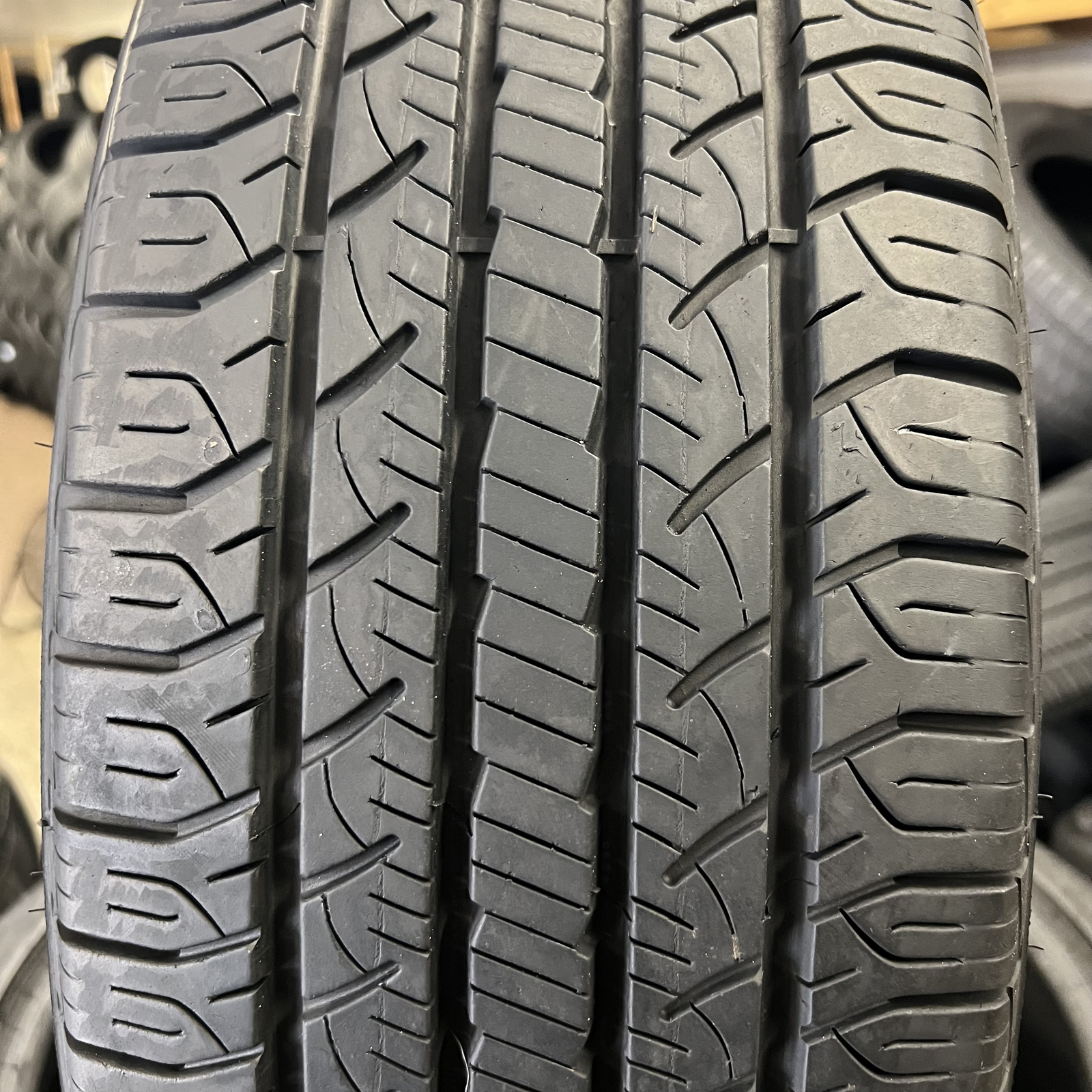 1 Tire LikeNew Goodyear Assurance Outlast 235/65R17 104V DOT. 3722 NO Patch