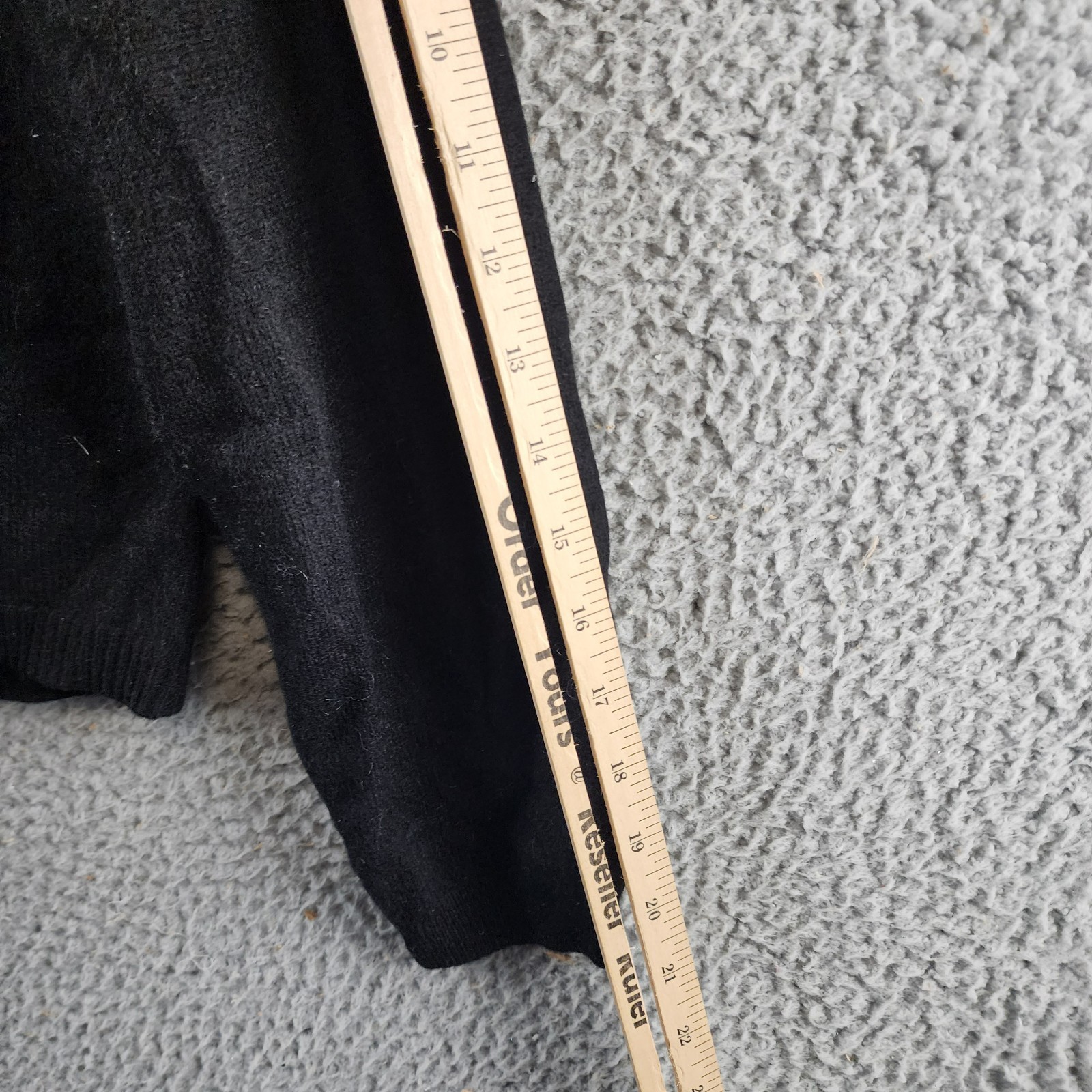 C by Bloomingdale's Cashmere V-Neck Cardigan Women's S Black Button Front L/S - Picture 10 of 13