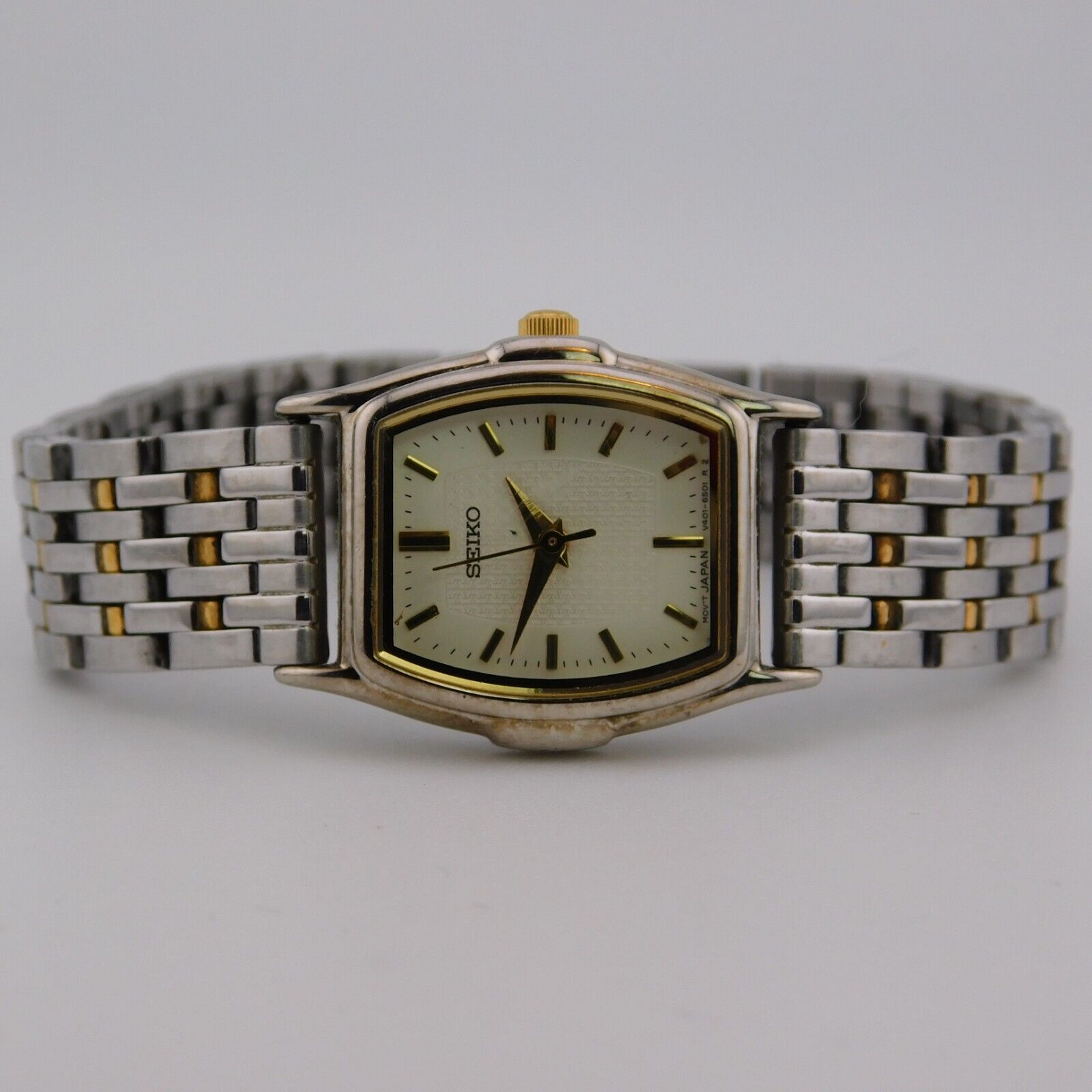 SEIKO V401-6260 Two Tone Quartz Analog Women's Watch Sz. 6 SEIKO V401-6260 Two Tone Quartz Analog Women's Watch Sz. 6