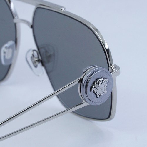 Pre-owned Versace Ve2269 10006g Silver/light Grey Mirror Silver 62-13-130 Sunglasses