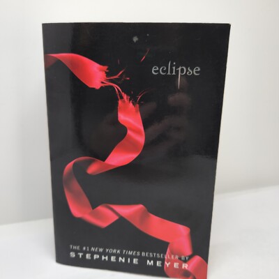 Eclipse (Twilight Sagas) Book 3 - Paperback By Meyer, Stephenie 