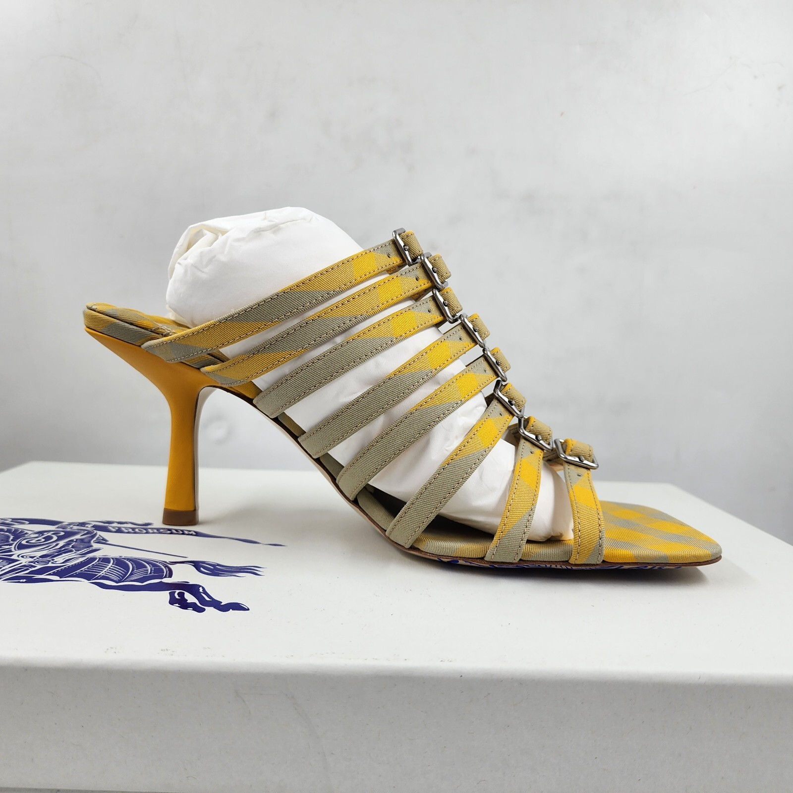 サンダル・ミュール BURBERRY 'Peep' sandals Yellow 8080253 Burberry Peep Sandals - Yellow - Women | 8080253 | thebs.com