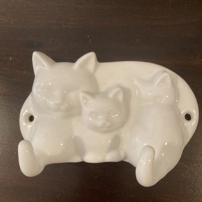 Vintage Avon White Cat Figurine Ceramic Key Holder /Hook/ Wall Plaque