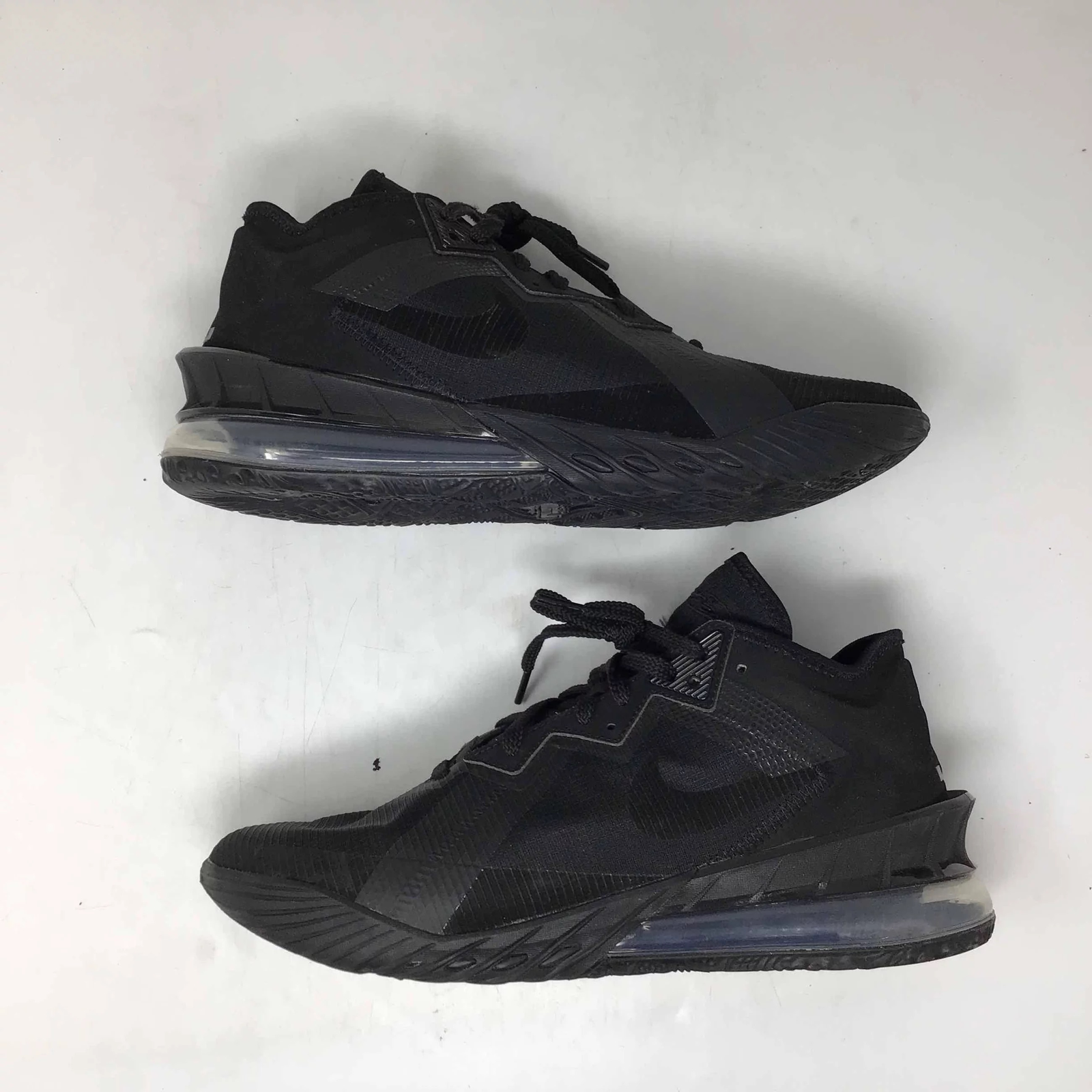 

Мужские кроссовки Nike LeBron XVIII 18 Low Triple Black CV7562-004 11,5, Черный, Nike LeBron 18