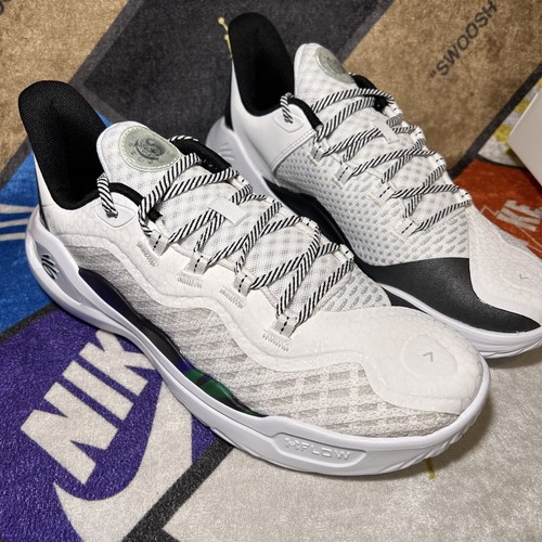 syuuto bookeye 　Curry 11 WIND Amazon.com | Under Armour CURRY 11 WIND, multicolor (white