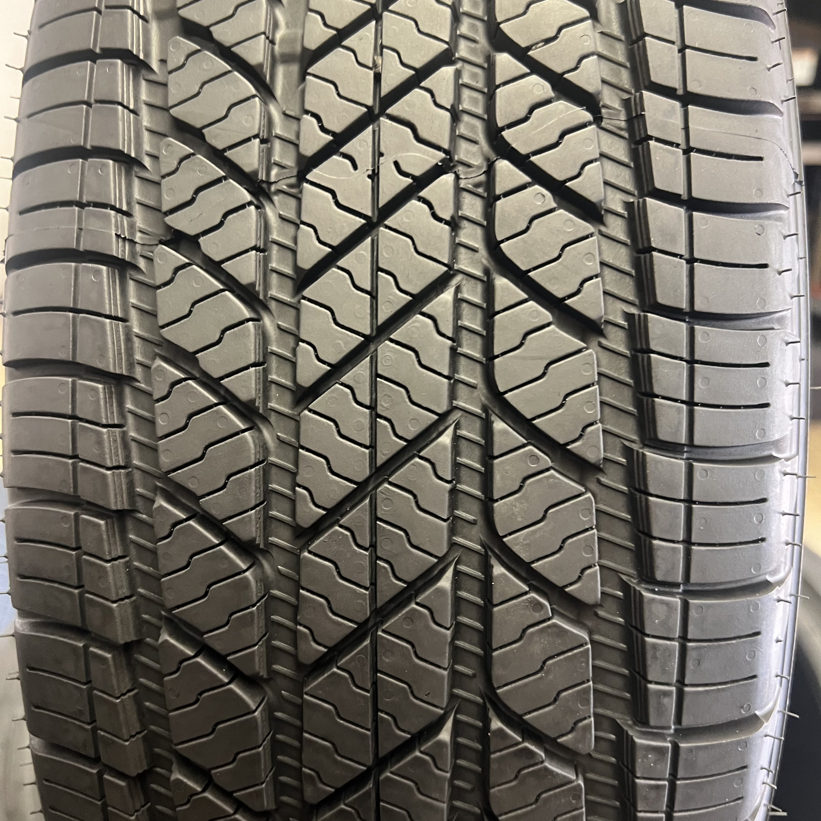 1 Tire LikeNEW Bridgestone Alenza AS Ultra 235/65R17 104H NO Patch