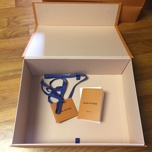 LOUIS VUITTON Magnetic Gift Box And Shopping Bag