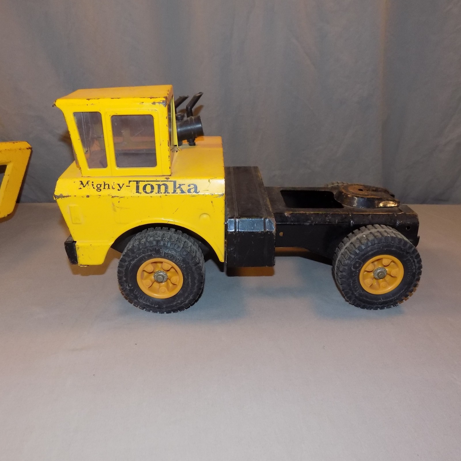 Vitage Tonka Mighty Hauler 1970 pressed steel toy complete working ramp vgc