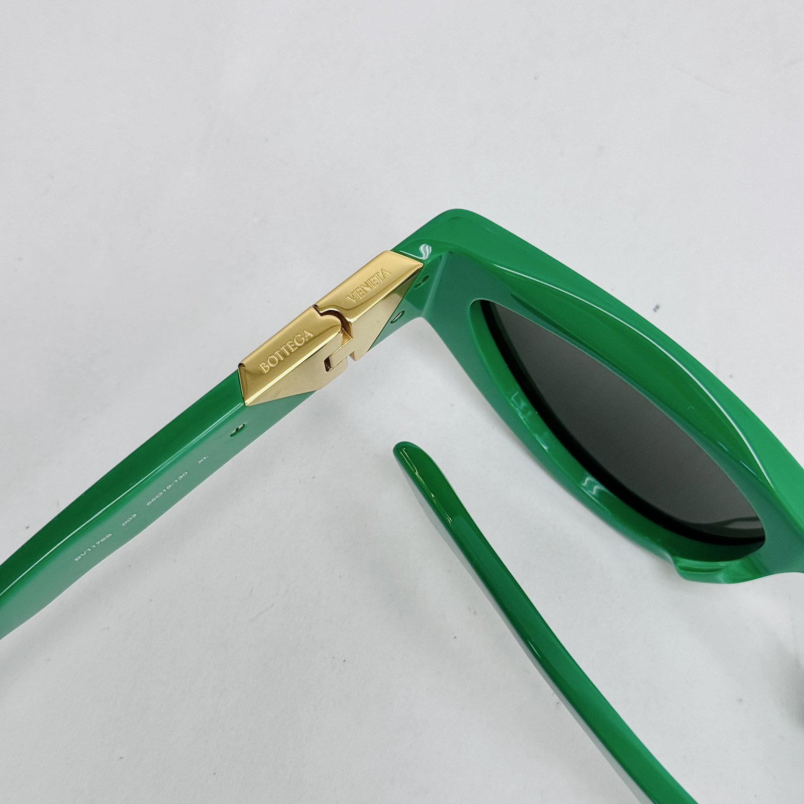 Pre-owned Bottega Veneta Angle Classic Bv1176s Green Bold Narrow Cat Sunglasses 1176 003